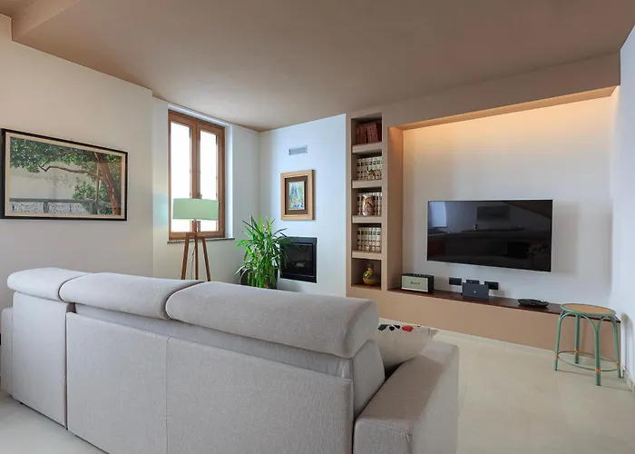 Arona Cottage *